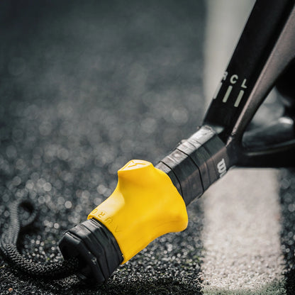 Auro Grip gripsysteem bevestigd aan padelracket voor meer controle